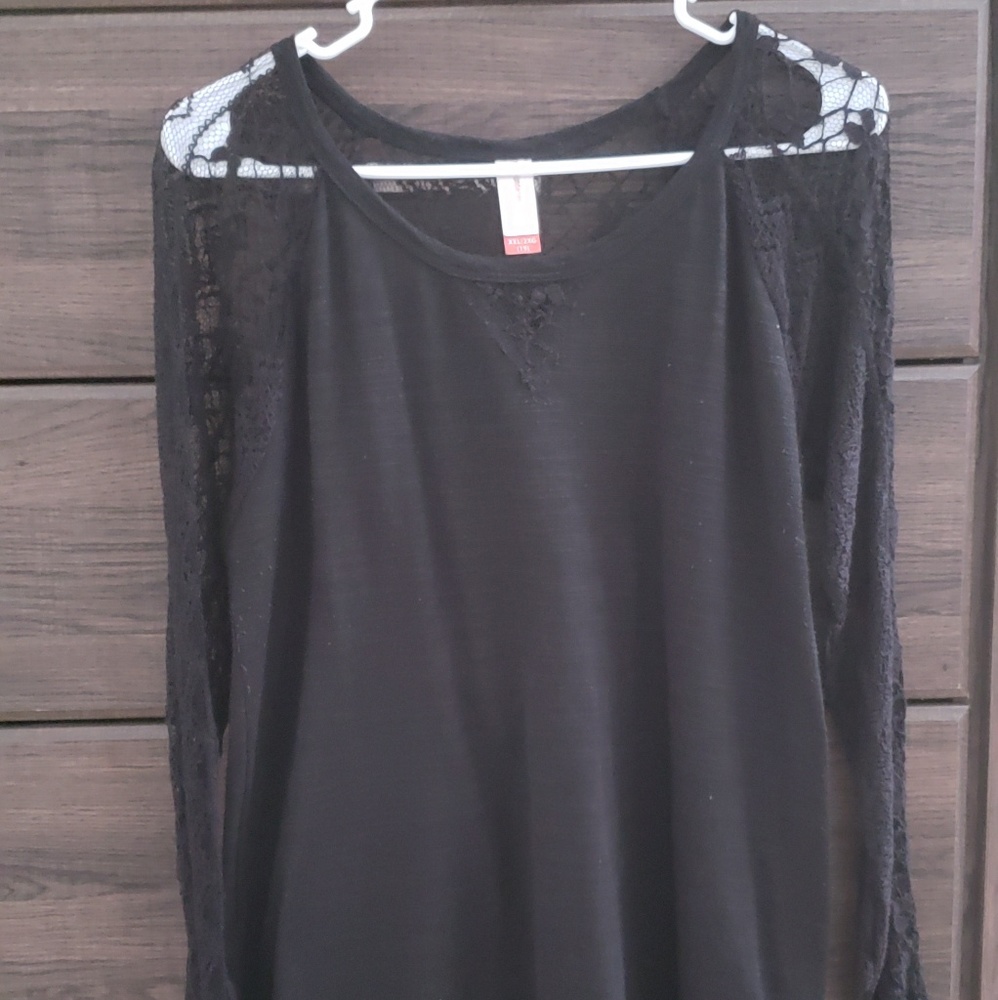 Hi-Lo Lace Sleeved Top